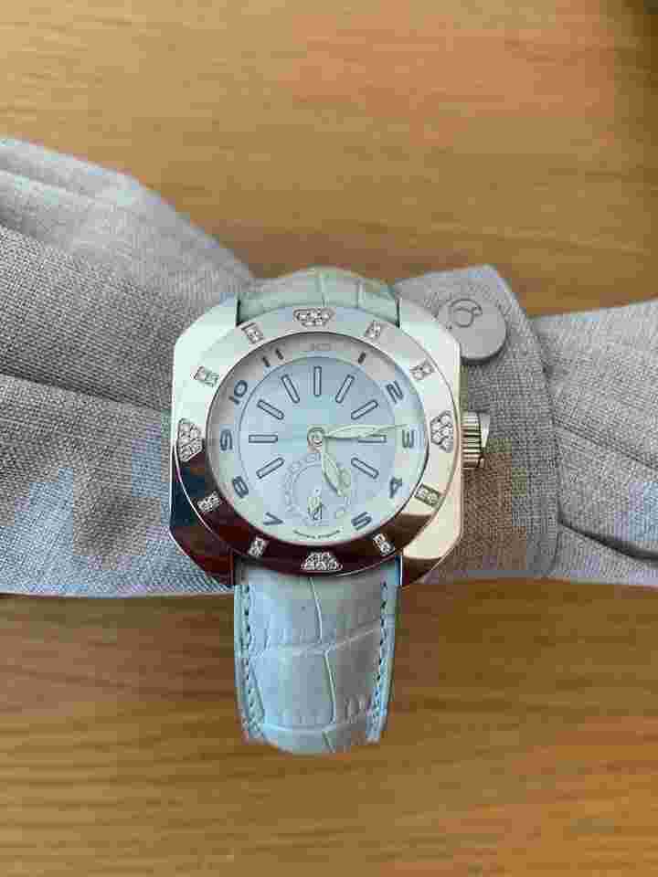 JC neo Diamantes talla brillante esfera de madre perla 1 of 2