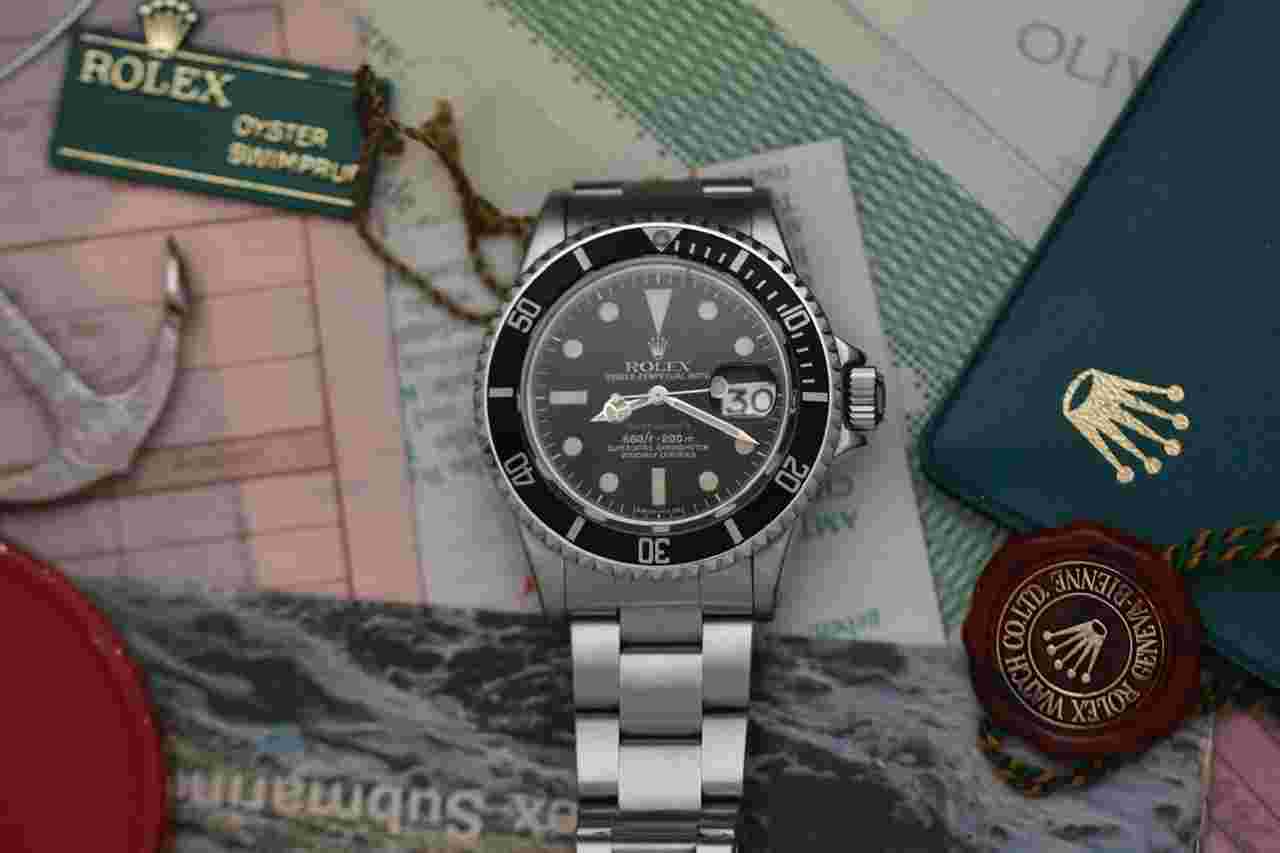 Rolex Submariner Date
Red unpolished original purchase receipt 1680 complete set