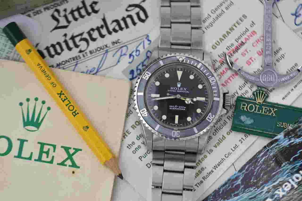 Rolex Submariner (No Date)
5513 original stamped warranty full set original purchase receipt one owner