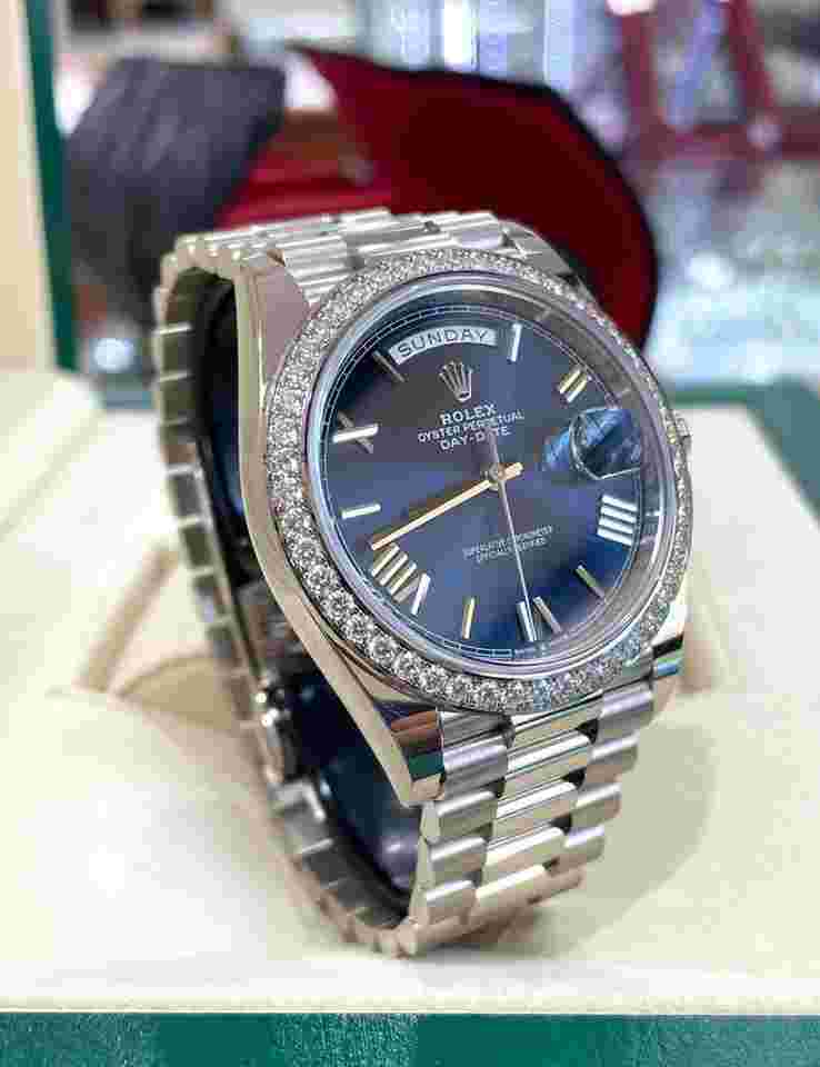 Rolex Day-Date 40
Oyster Perpetual Day-Date 40 228349RBR Blue Roman Factory Diamond Bezel UNWORN