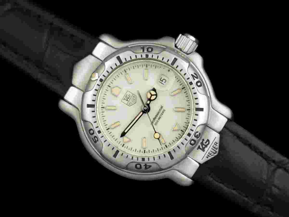 TAG Heuer 6000
Professional 6000 Ladies Stainless Steel Divers Watch - WH1311