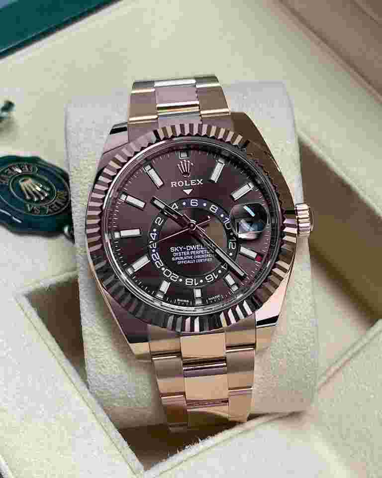 Rolex Sky-Dweller
2022 Sky-Dweller 42mm 'Chocolate Dial' 326935 18k Rose Gold Oyster Bracelet “In Stock”