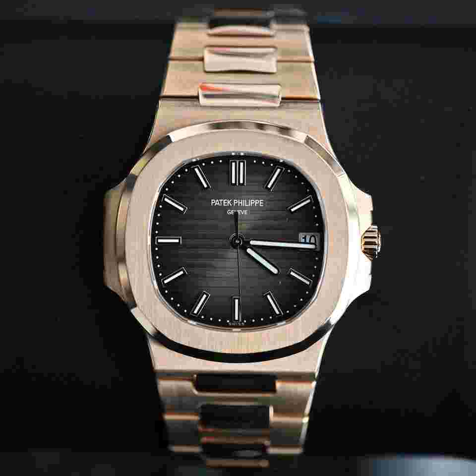 Patek Philippe Nautilus
5711/1R New Movement Brown Dial Rose Gold Bracelet Discontinued