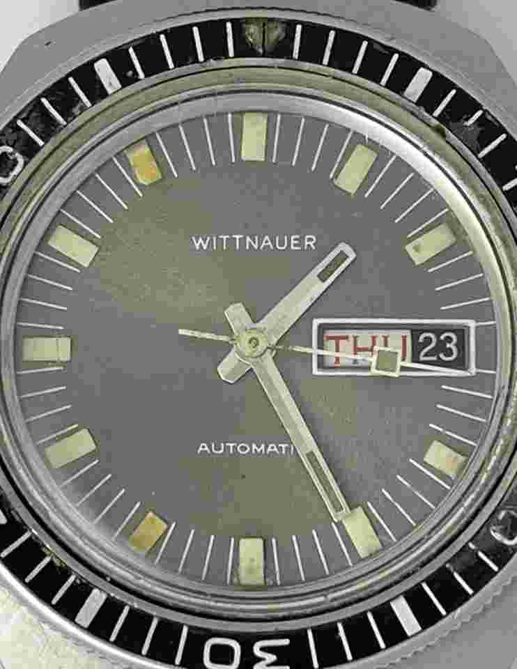 Wittnauer Longines Automatic Diver Calendar Day/Date Screw Down Back Black Dial Swiss Made