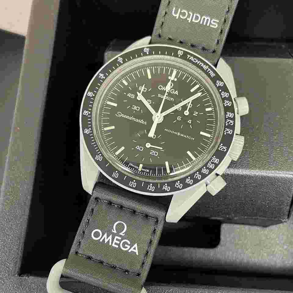 Swatch Moonswatch
NEW Moonswatch "Mission To The Moon" Swatch x Omega Turquoise Black SO33M100