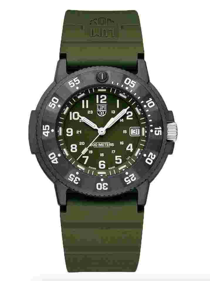Luminox
Navy Seal Evo XS.3013.EVO.S Carbonox Military Green 43 mm Rubber Men's Watch