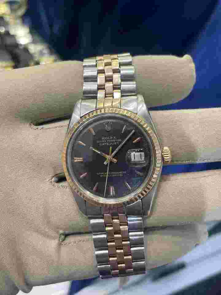 Rolex Datejust 36
RARE Rose Gold and Steel with Black Dial Vintage 1601