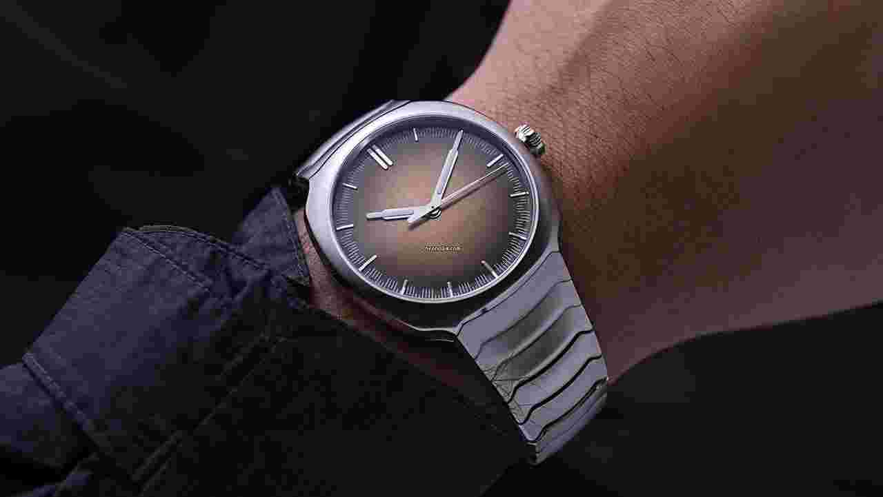 H.Moser & Cie.
Streamliner Centre Seconds Smoked Salmon 6200-1207 1 Year Production