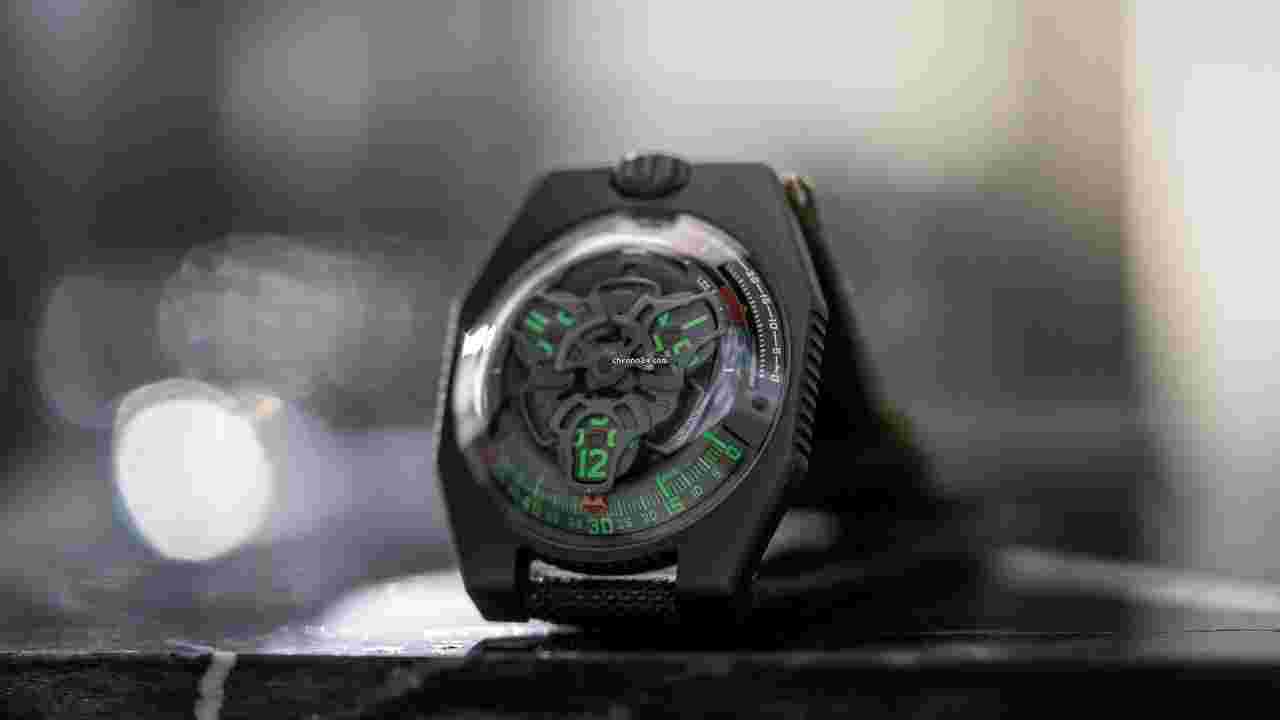 Urwerk
UR-100V P.02 Limited Edition for Collective Titanium & Steel