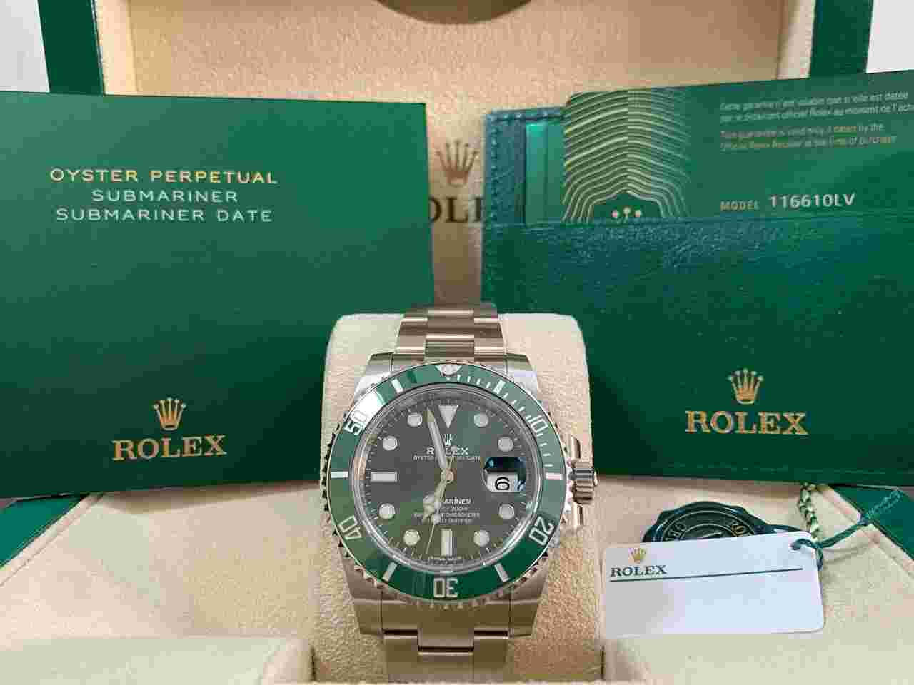 Rolex Submariner Date
NEW 2020 FULL SET Submariner Date "HULK" Discontinued Model New Style Card