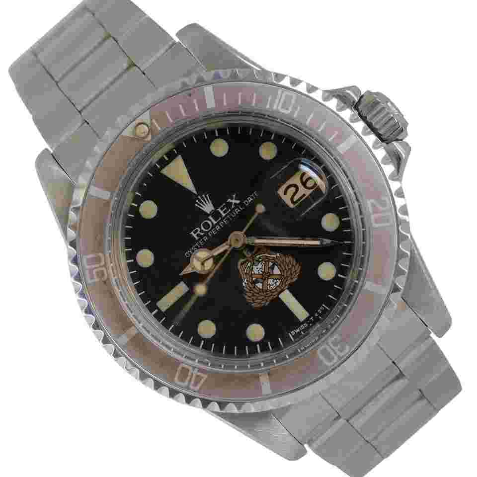 Rolex Submariner Date
1680 Date by Kuwait Army Crest dial 1977's