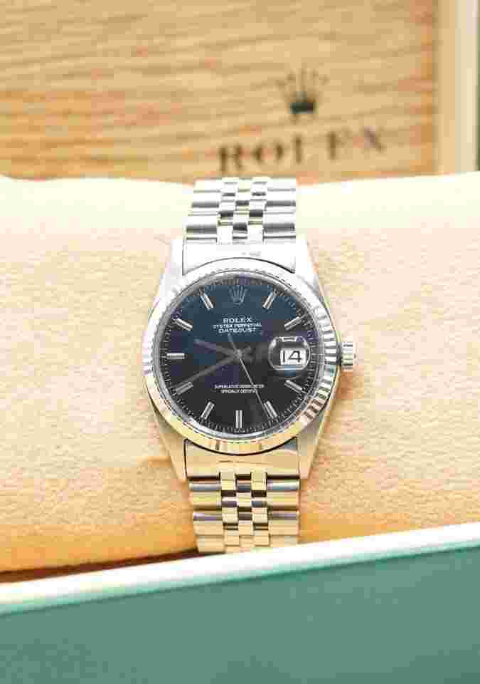 Rolex Datejust 36
Stainless Steel Jubilee Black Baton Dial Mint Condition Box Warranty 1601