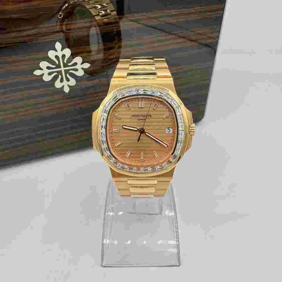 Patek Philippe Nautilus
Limited Edition Asprey Nautilus with Baguette Diamond Dial and Bezel