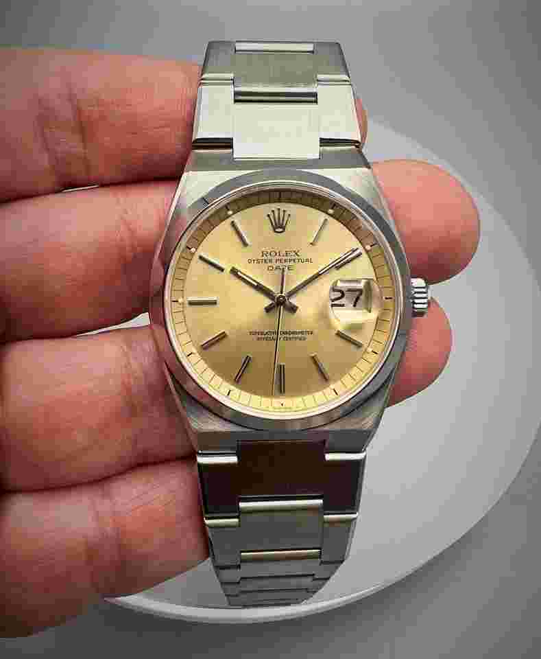 Rolex Oyster Perpetual Date
1530