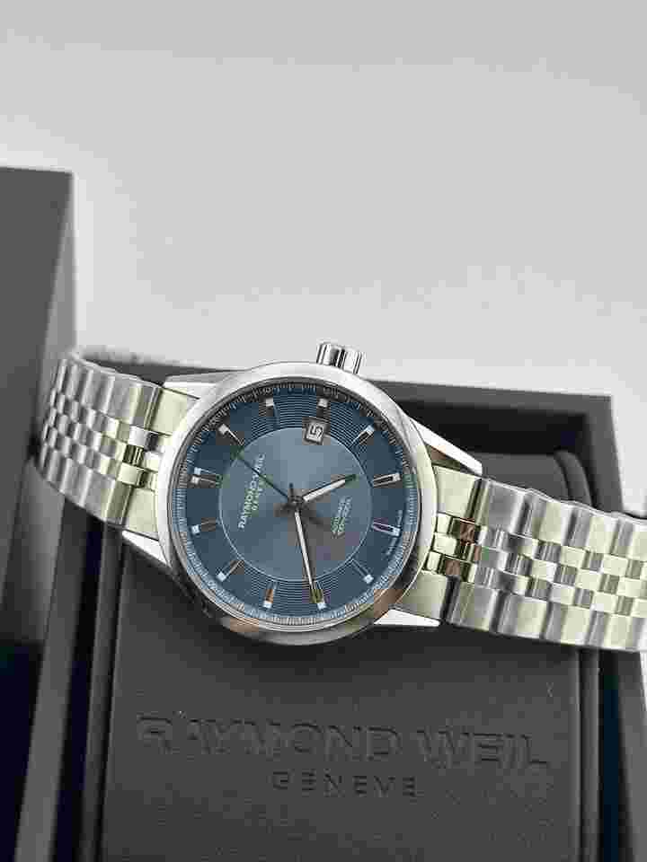 Raymond Weil Freelancer
Light Blue Dial