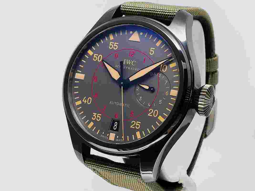 IWC Big Pilot Top Gun Miramar
7Day IW501902 Ceramic
