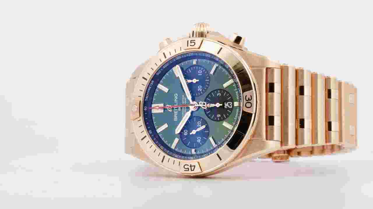 Breitling Chronomat 42
B01 42 RB0134 Green Dial 2022 New Unworn Full Set