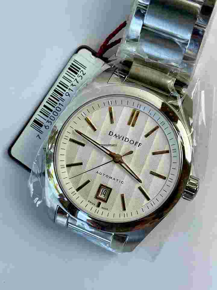 Davidoff
Velocity Ref.21145 Automatic Calendar Quick Set Date Textured Dial Display Case Back Swiss