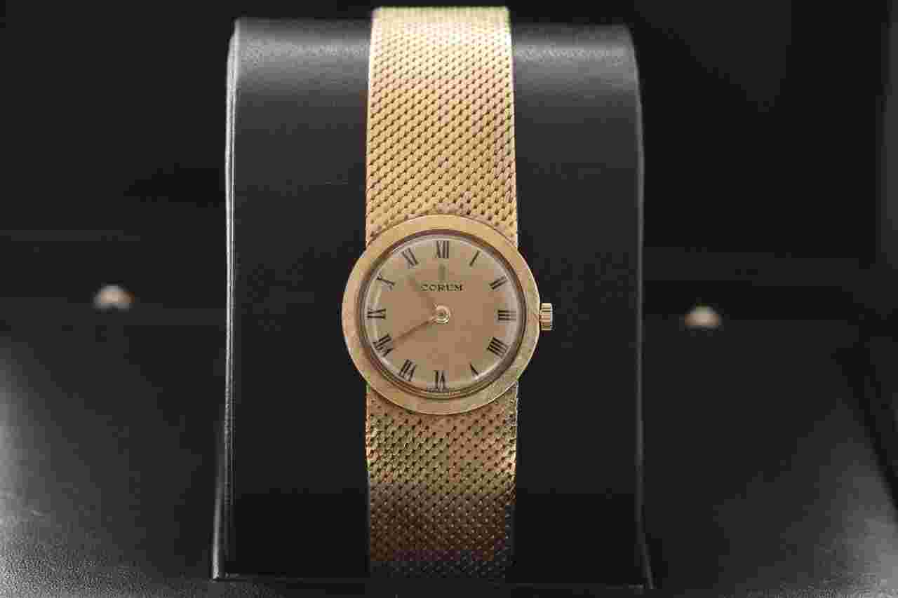 Corum
Heritage Ladies' 18kt Yellow Gold Vintage 1970's Rare Champagne Mesh Textured Roman 8400