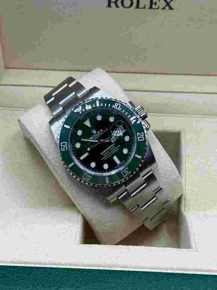 Rolex Submariner Date
2019 Submariner "Hulk" Discontinued Model Unworn 116610LV Box And Papers