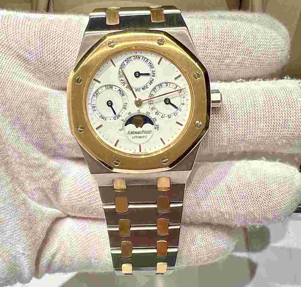 Audemars Piguet Royal Oak Perpetual Calendar
25654BA extrait d'archive + box