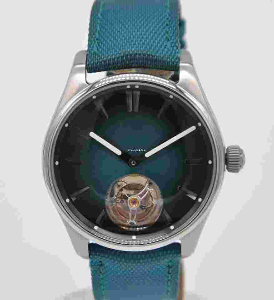 H.Moser & Cie.
Pioneer Tourbillon Limited Steel Blue Lagoon Fumé 3804-1205 Strap