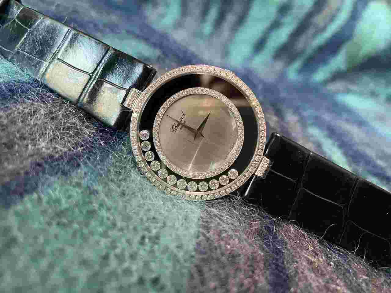 Chopard Happy Diamonds
Super Rare 34mm Manual Winding Less 5 Pieces Limited Edition Full Set
