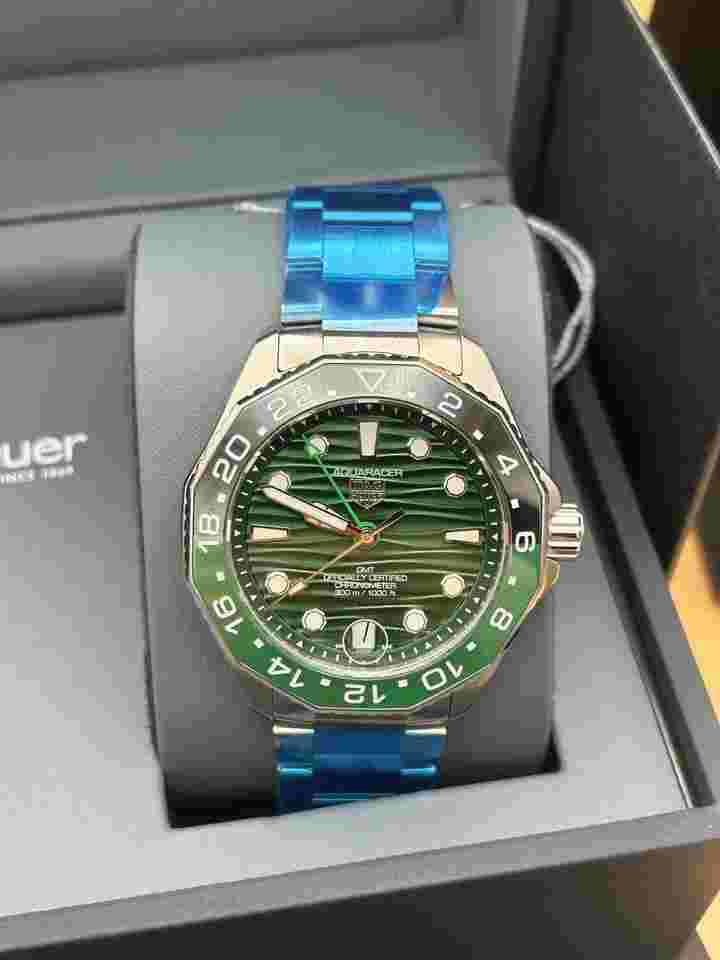 TAG Heuer Aquaracer 300M
Professional 300 Gmt