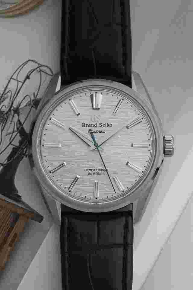 Grand Seiko
Collection Manually Wound Hi-beat 36000 9sa4 ( unworn)