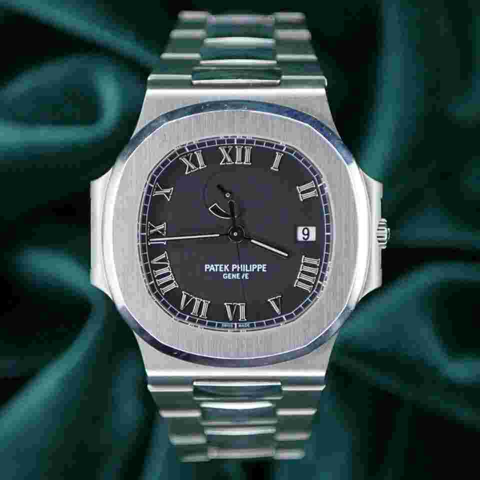 Patek Philippe Nautilus
FULL SET EXCELLENT Nautilus Jumbo Power Reserve “Comet” 42MM Black Dial 3710/1A-001