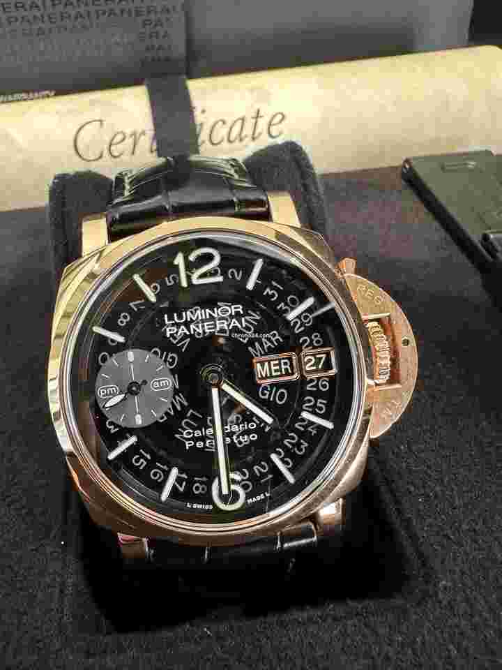 Panerai
Luminor Goldtech Calendario Perpetuo
