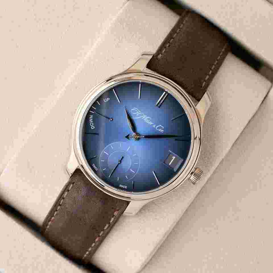H.Moser & Cie. Endeavour
Perpetual Calendar 1341 - Blue fumé dial - Excellent Conditions - Full Set