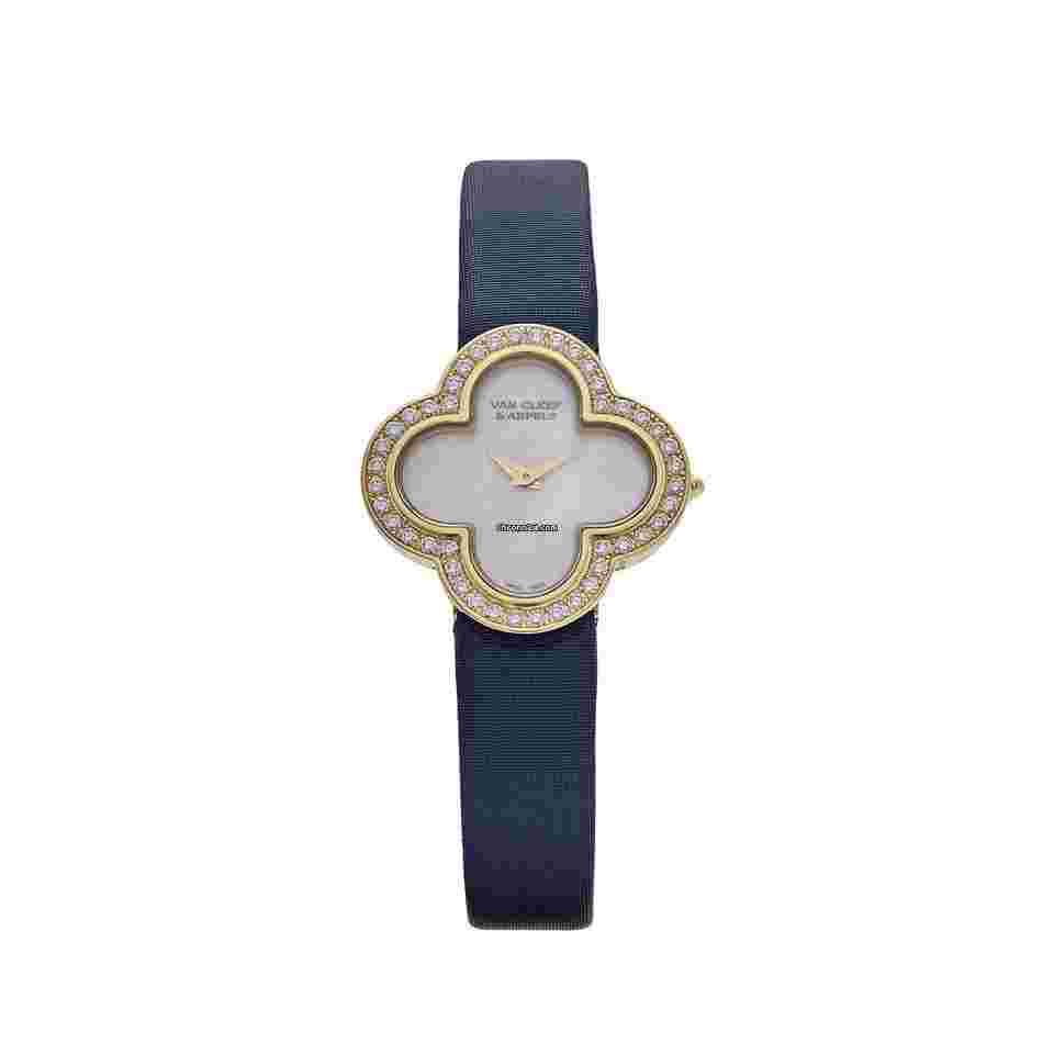 Van Cleef & Arpels Alhambra
and Arpels Alhambra VCARM95900 'Ladies' Mother of Pearl Watch