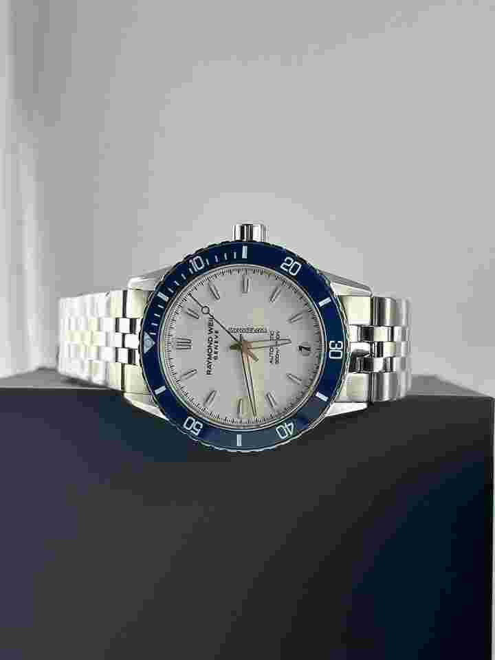 Raymond Weil Freelancer
Diver White Dial Bracelet Watch 36mm