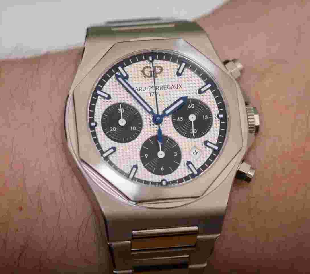 Girard Perregaux Laureato Chronograph 42mm 81020-11-131-11A T