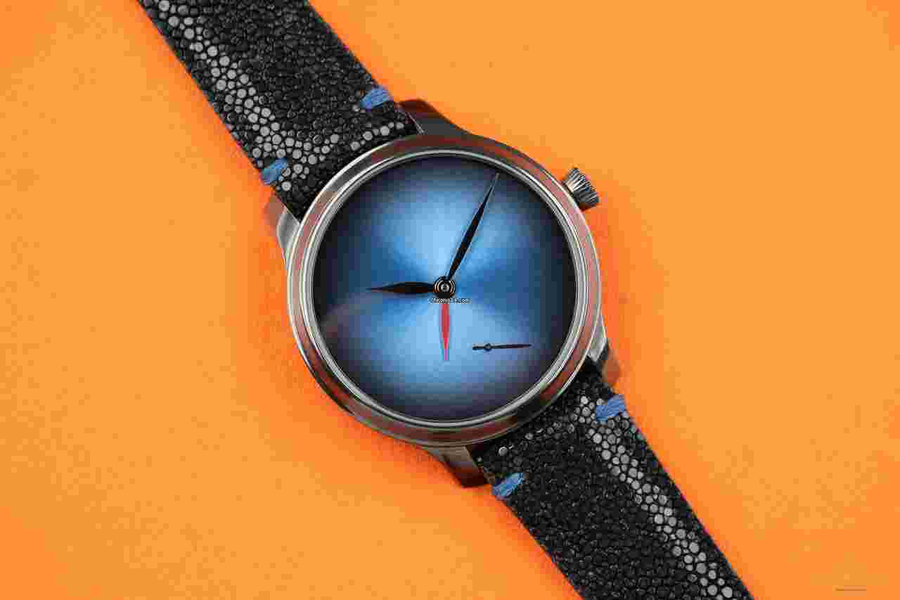 H.Moser & Cie. Endeavour
H. MOSER & CIE Endeavour Dual Time Concept Titanium 10 Piece Limited Edition