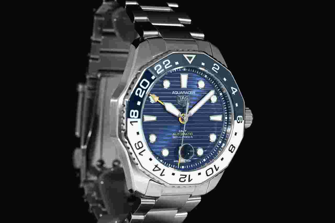 TAG Heuer Aquaracer 300M
Professional 300 Gmt Automatico 43 mm Acciaio WBP2010.BA0632