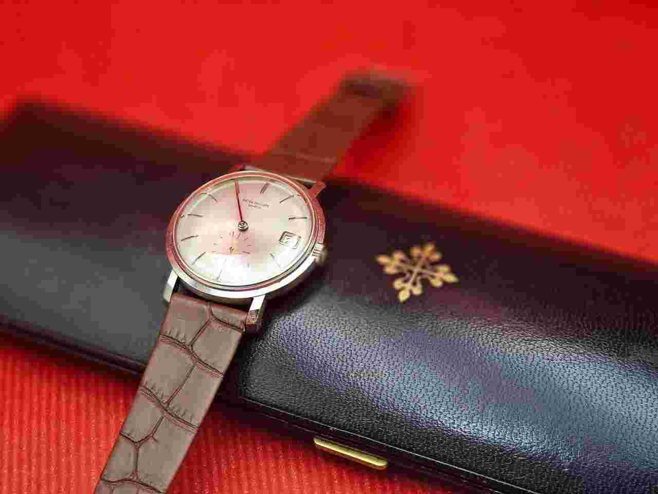 Patek Philippe Calatrava
historical watch artifact watch of the former Polish leader