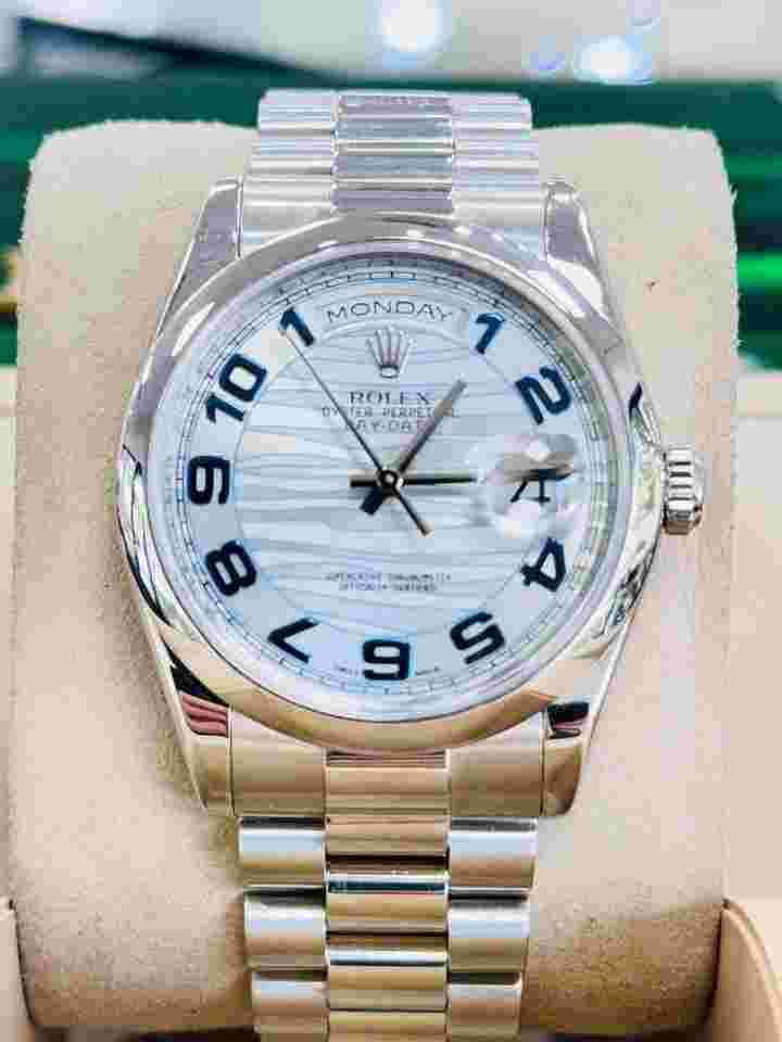 Rolex Day-Date 36
118206 Day Date Platinum with Ice Blue Wave Arabic Dial MINT