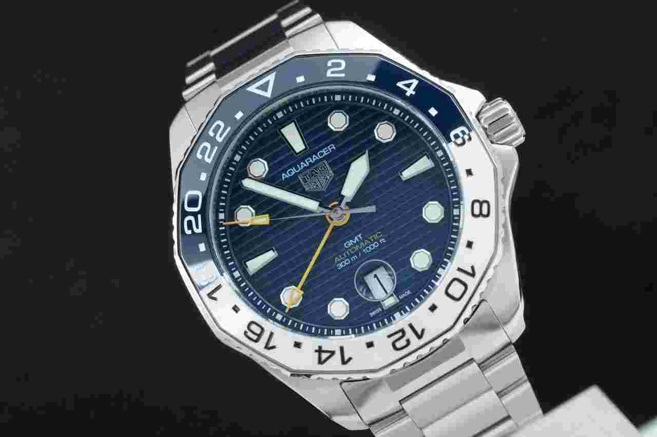 TAG Heuer Aquaracer 300M
Professional GMT 300m + rubber strap
