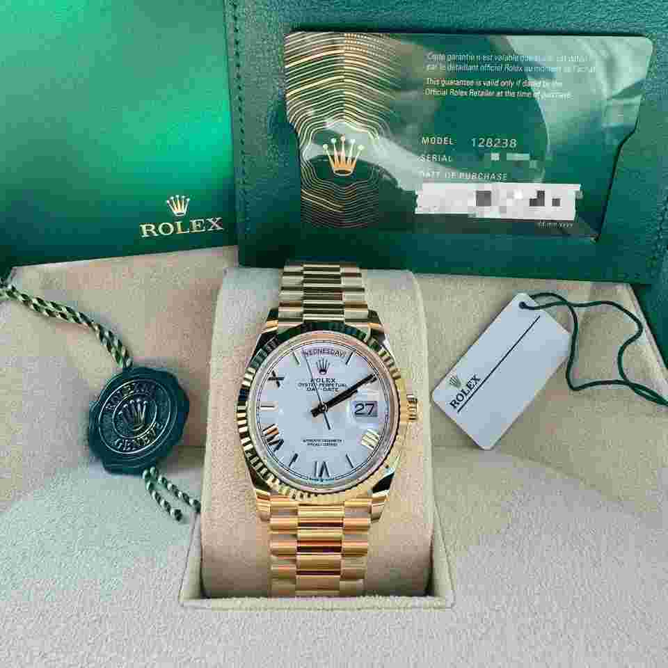 Rolex Day-Date 36
128238 Day-Date 36mm Yellow Gold Fluted White Roman Oyster