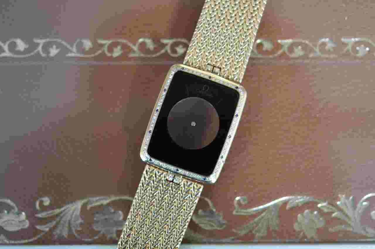 Omega
La Magique Scarface "The Phantom" 18k Yellow Gold Diamond & Blue Sapphire Bezel