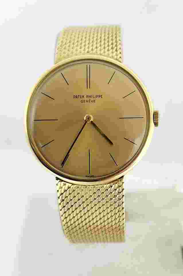 Patek Philippe Calatrava
Vintage 18k Yellow Gold PATEK PHILIPPE Calatrava Winding Watch 2592/1 RARE