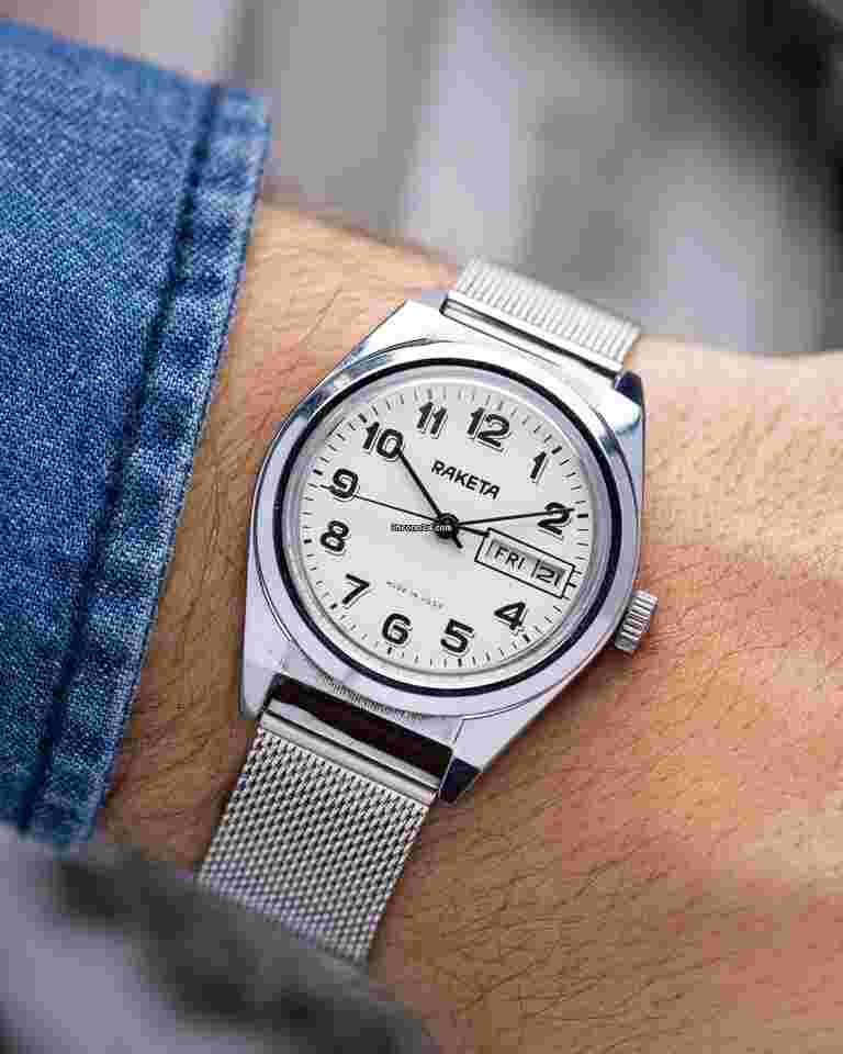 Raketa
Day/Date , Vintage Soviet Watch from 1980's