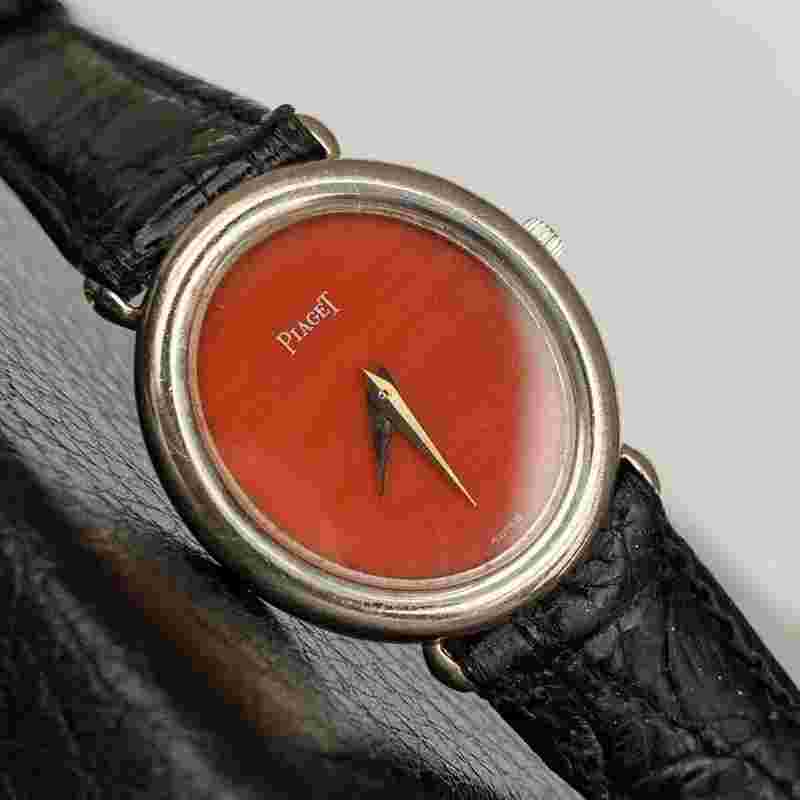 Piaget
Vintage White Gold Oval Lady Coral Dial 9822 Rare