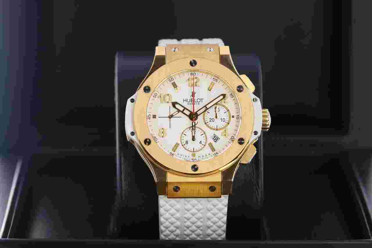 Hublot Big Bang 44 mm
Rose Gold Porto Cervo Summer Edition 18kt Rose Gold 301.PE.230.RW Rare 44mm