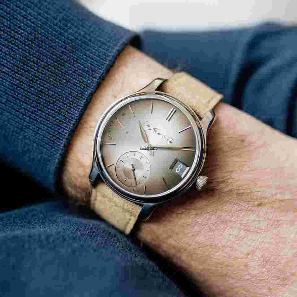 H.Moser & Cie. Endeavour
Perpetual Calendar - Palladium - Fumé dial