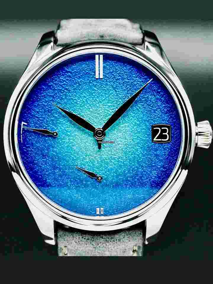 H.Moser & Cie. Endeavour
1800-2000 Endeavour Perpetual Calendar Tantalum Blue Enamel