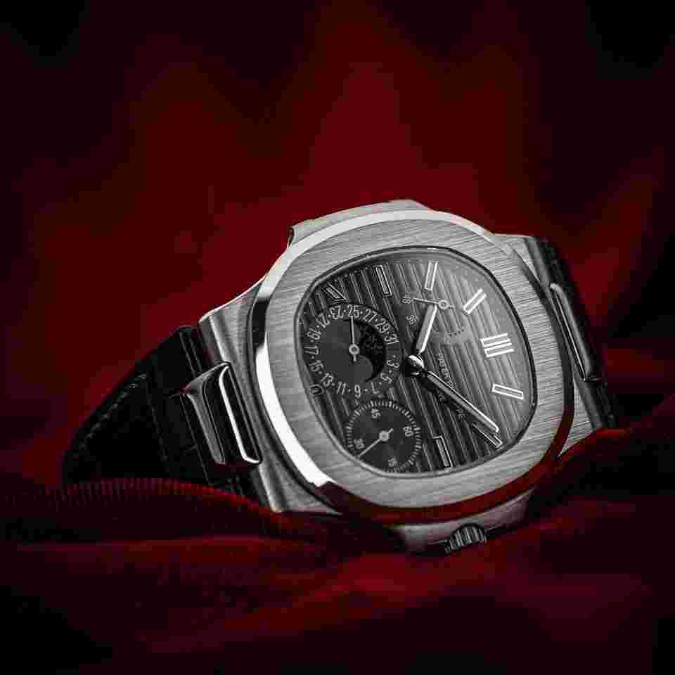 Patek Philippe Nautilus
Moonphase 5712G-001 18k White Gold 40mm w Box & Papers