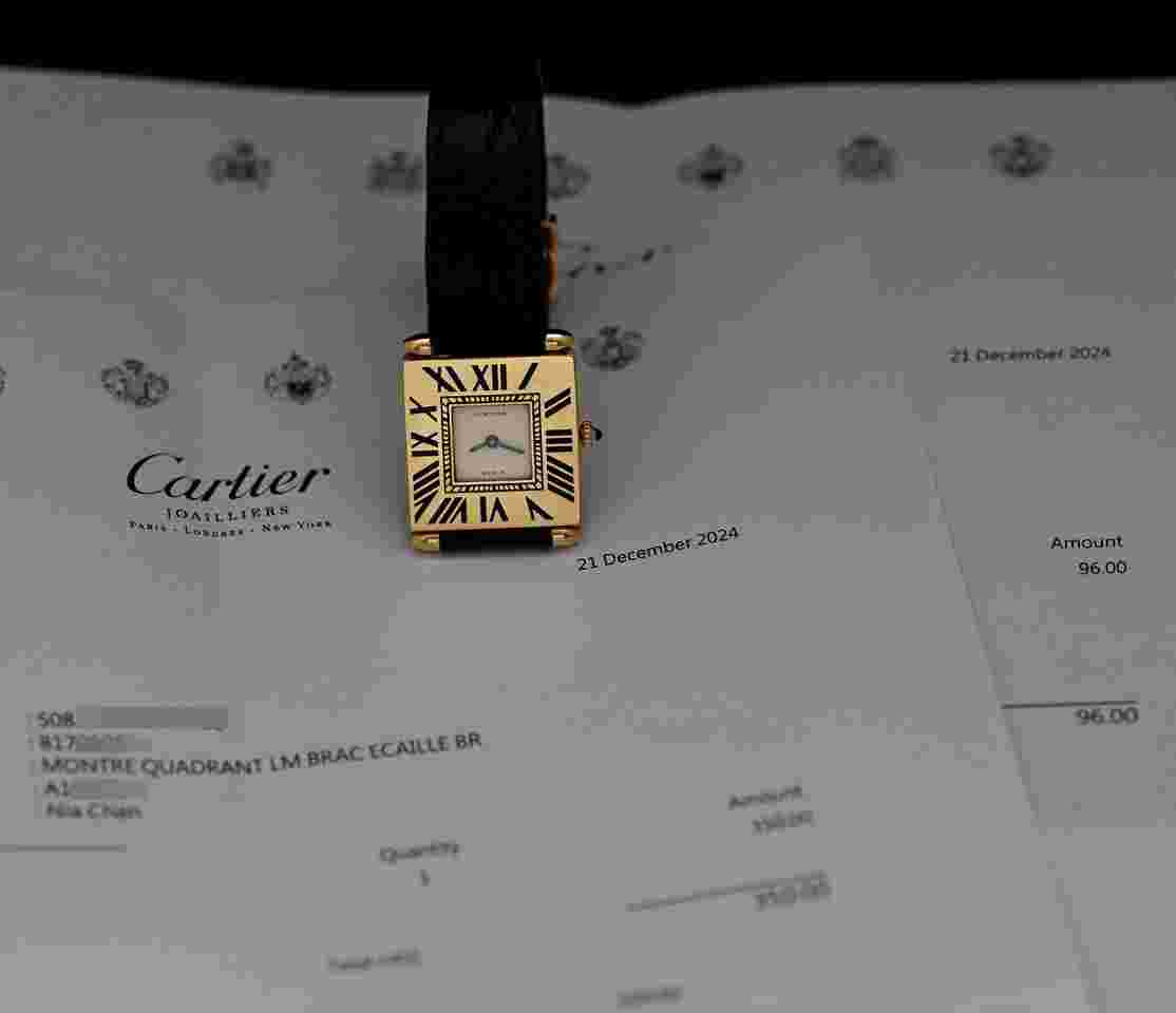 Cartier
18K Yellow Gold Square Montre Quadrant Quartz with Cartier Service Paper